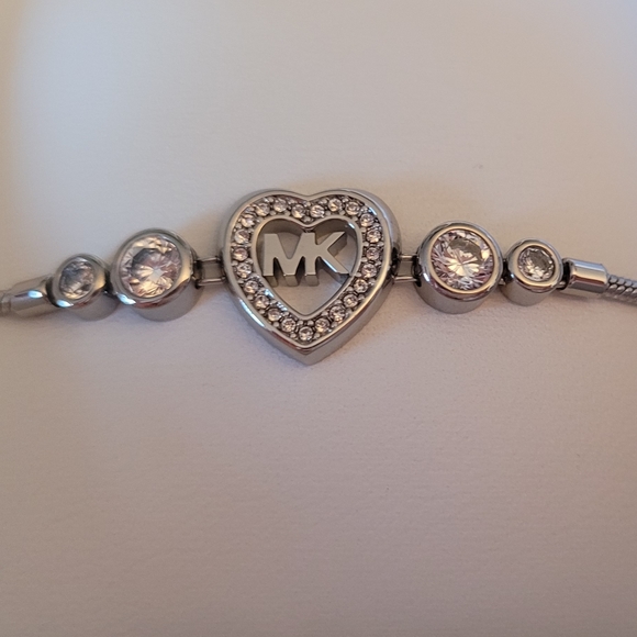 MK - Michael Kors Heart Bracelet in Silver - Picture 3 of 9
